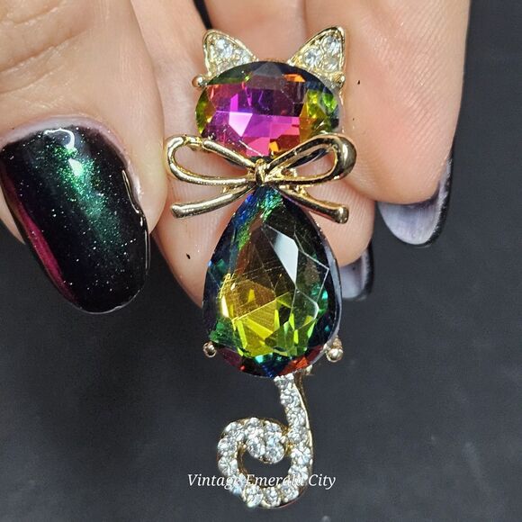 Goldtone Mr. Cat Bow Cyrstal Brooch Rhinestone Tail & Ears Iridescent Kitty Pin - Picture 2 of 13